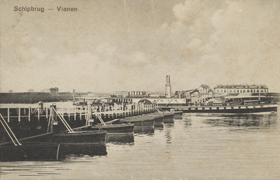 130406 Gezicht op de schipbrug over de Lek tussen Vreeswijk en Vianen.